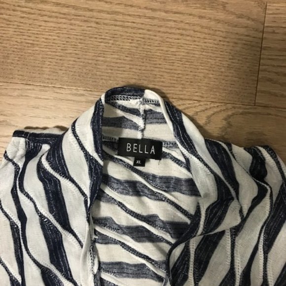 Cape Top - Picture 3 of 3